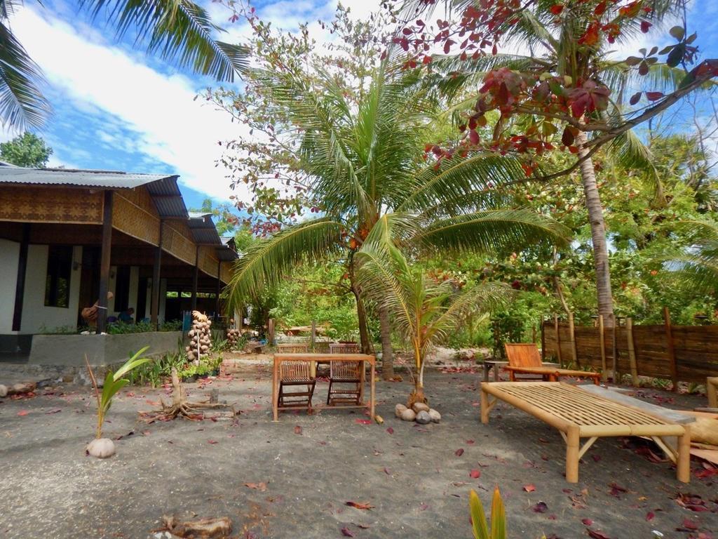 Pantai Paris Homestay Maumere Extérieur photo
