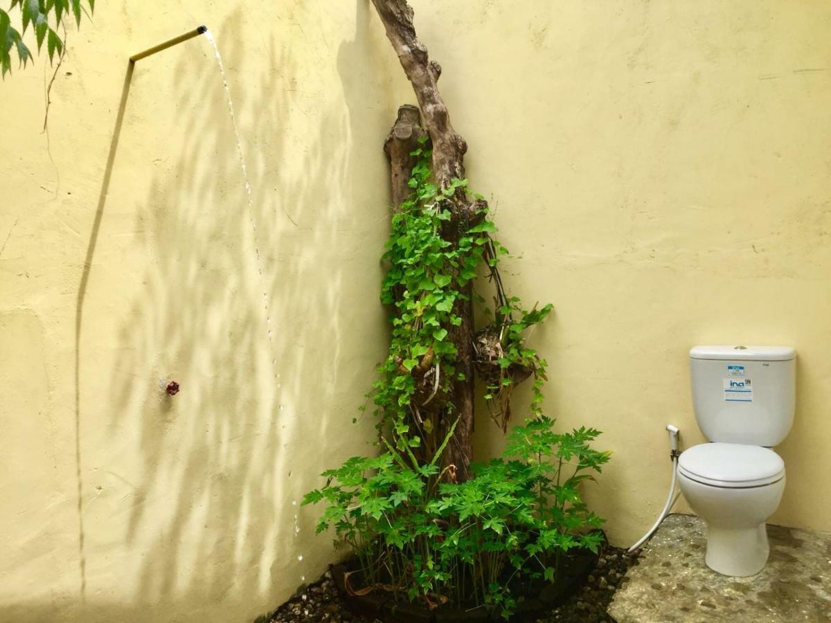 Pantai Paris Homestay Maumere Extérieur photo
