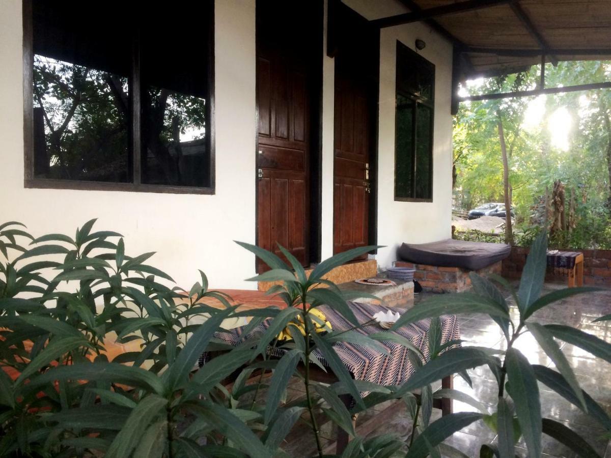 Pantai Paris Homestay Maumere Extérieur photo