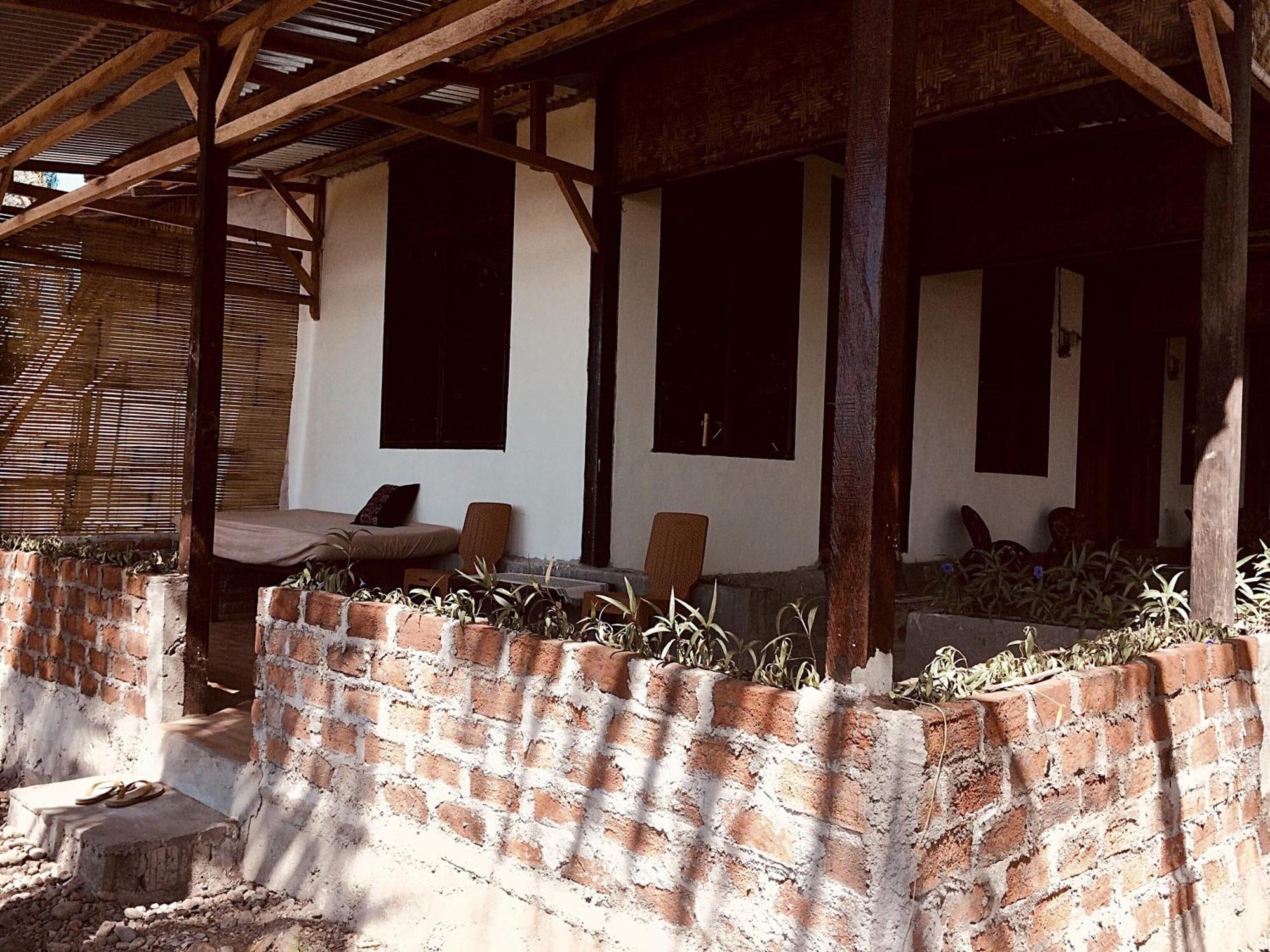 Pantai Paris Homestay Maumere Extérieur photo