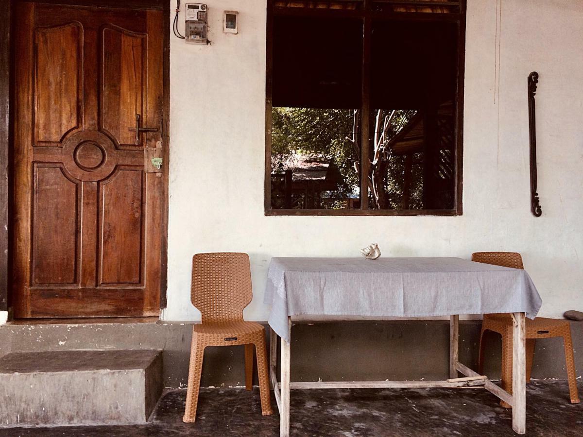 Pantai Paris Homestay Maumere Extérieur photo