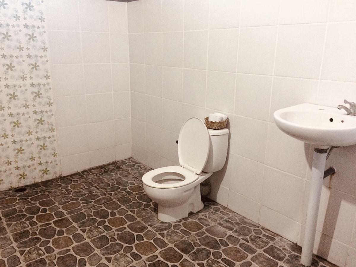 Pantai Paris Homestay Maumere Extérieur photo