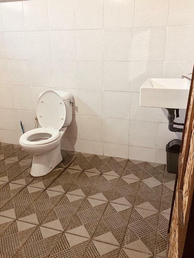 Pantai Paris Homestay Maumere Extérieur photo